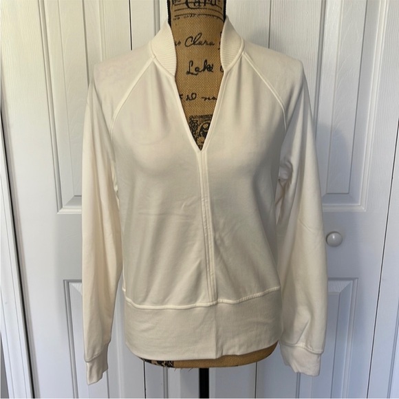 Athleta Eastbound V-Neck Sweatshirt in Magnolia S - Picture 2 of 9